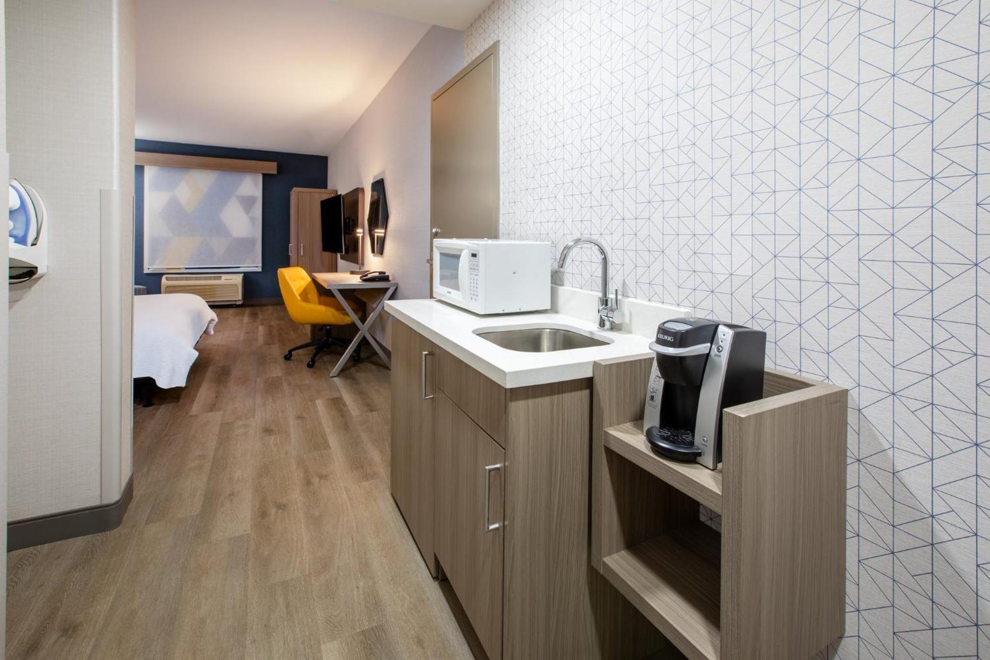 Express & By Ihg Hotel Lathrop