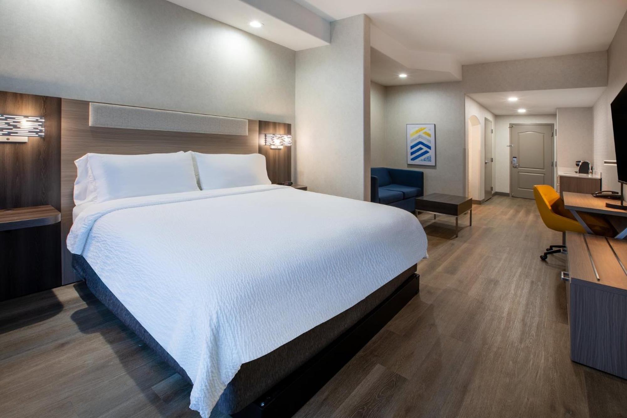 Holiday Express & By Ihg Hotel