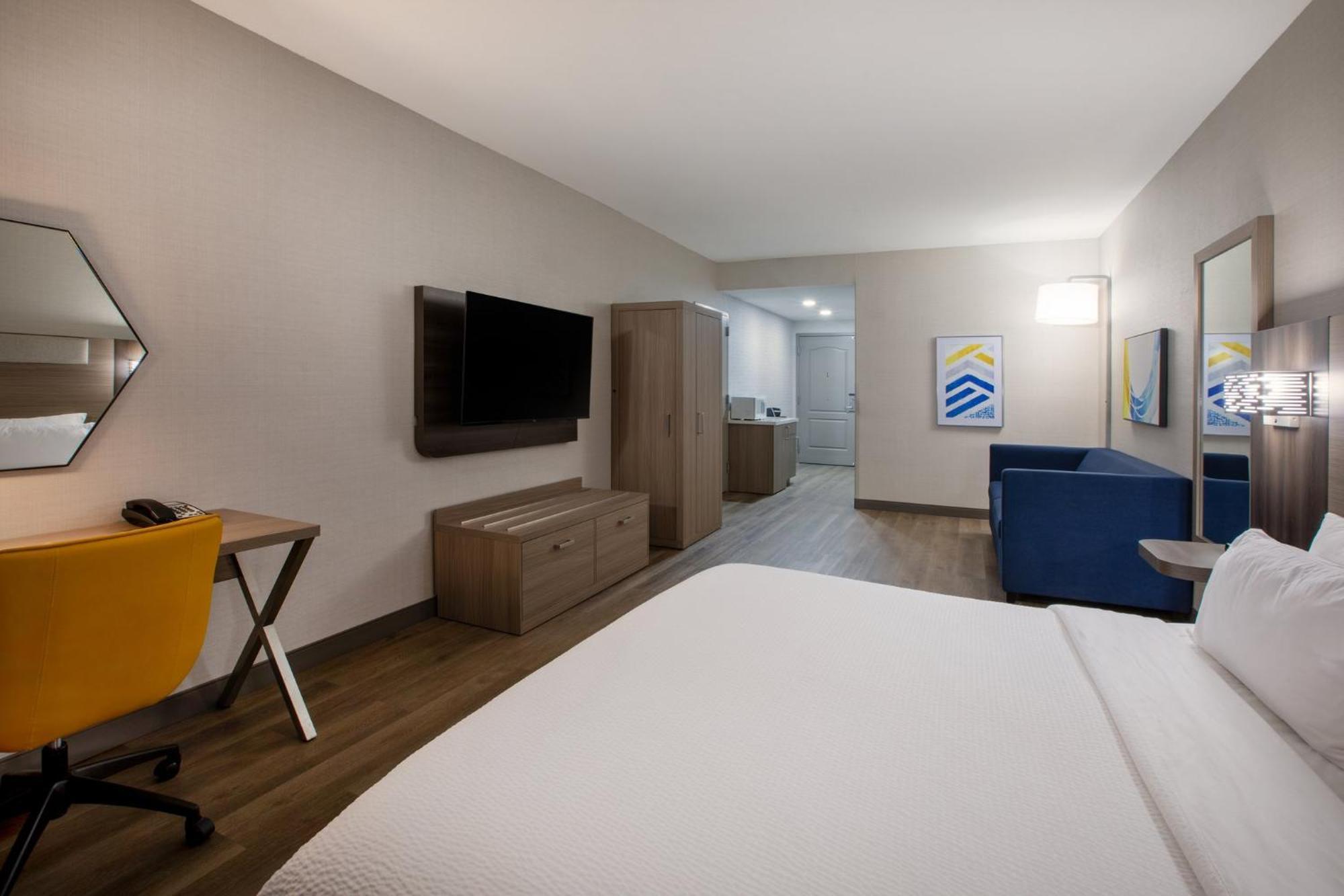 Express & By Ihg