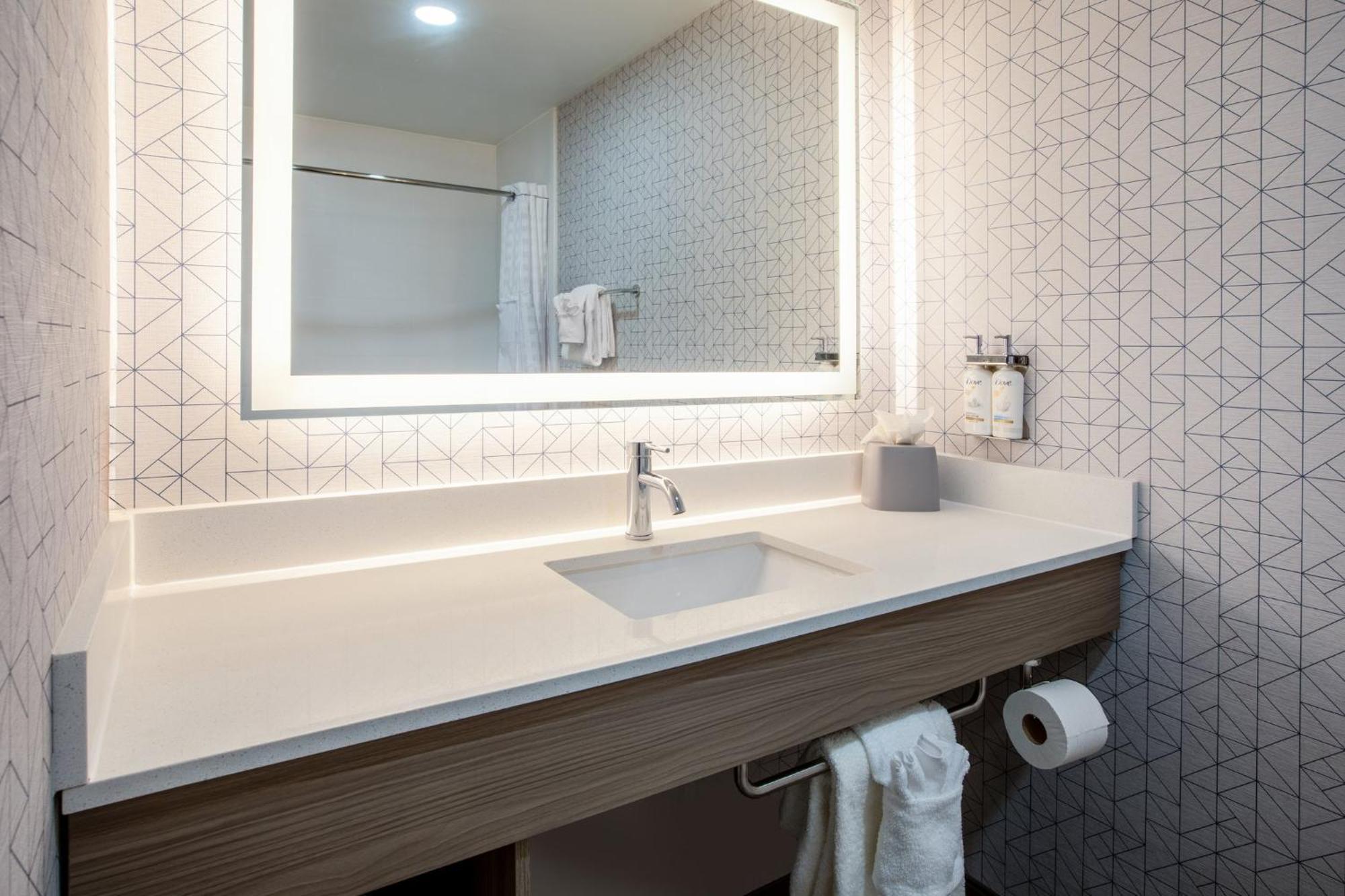 Hotel Express & By Ihg 2*