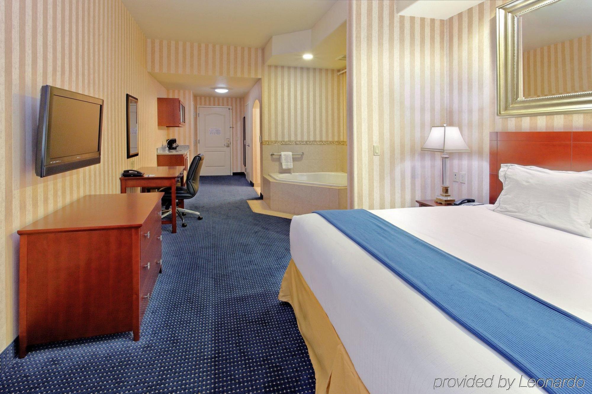 Holiday Express & By Ihg Hotel