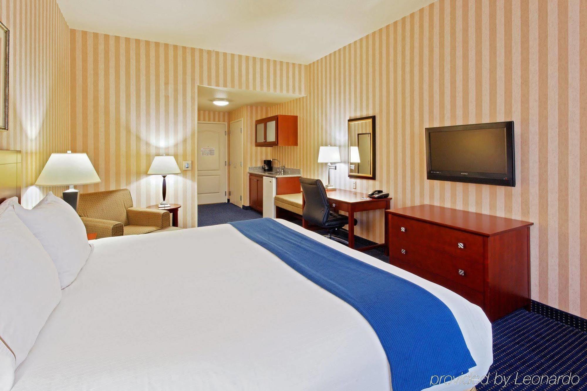 Express & By Ihg 2* Lathrop