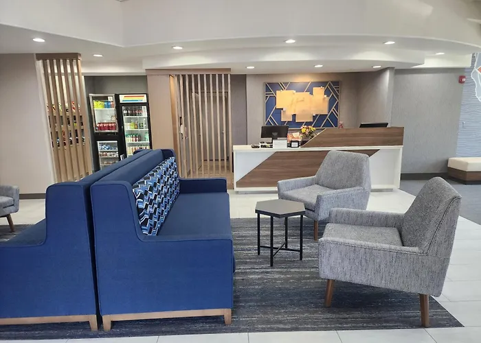 Holiday Inn Express & Suites Lathrop By Ihg