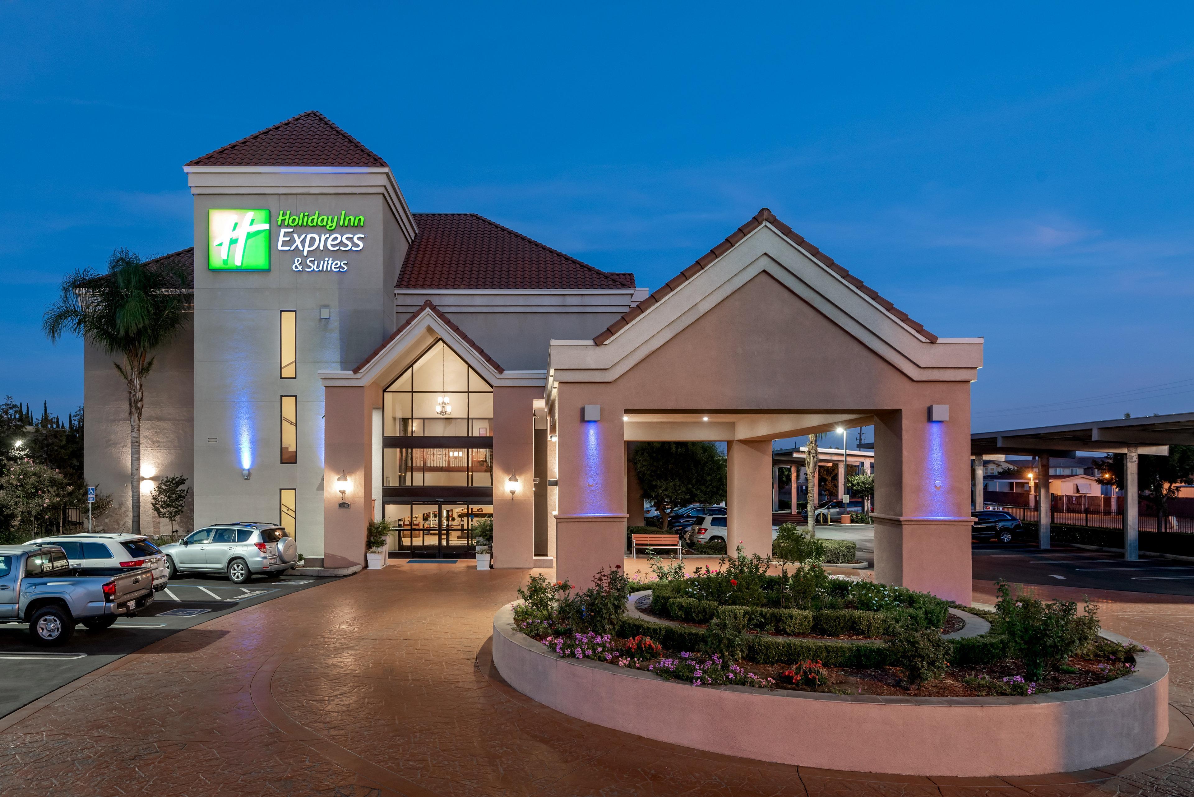 Express & By Ihg Lathrop