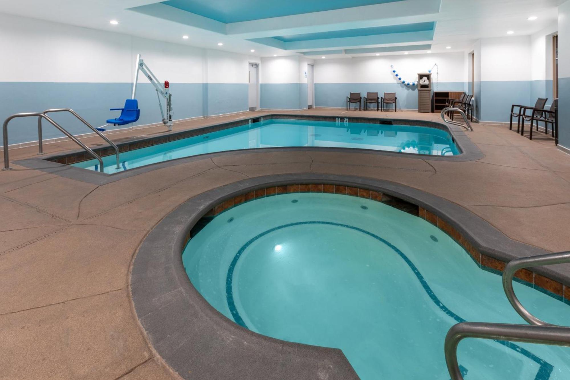 Express & By Ihg Lathrop