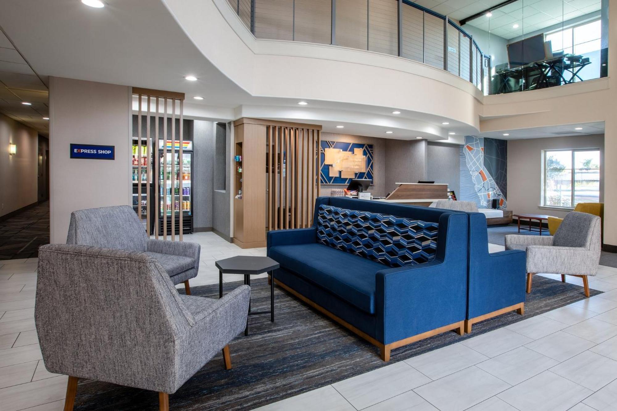 Hotel Express & By Ihg 2*