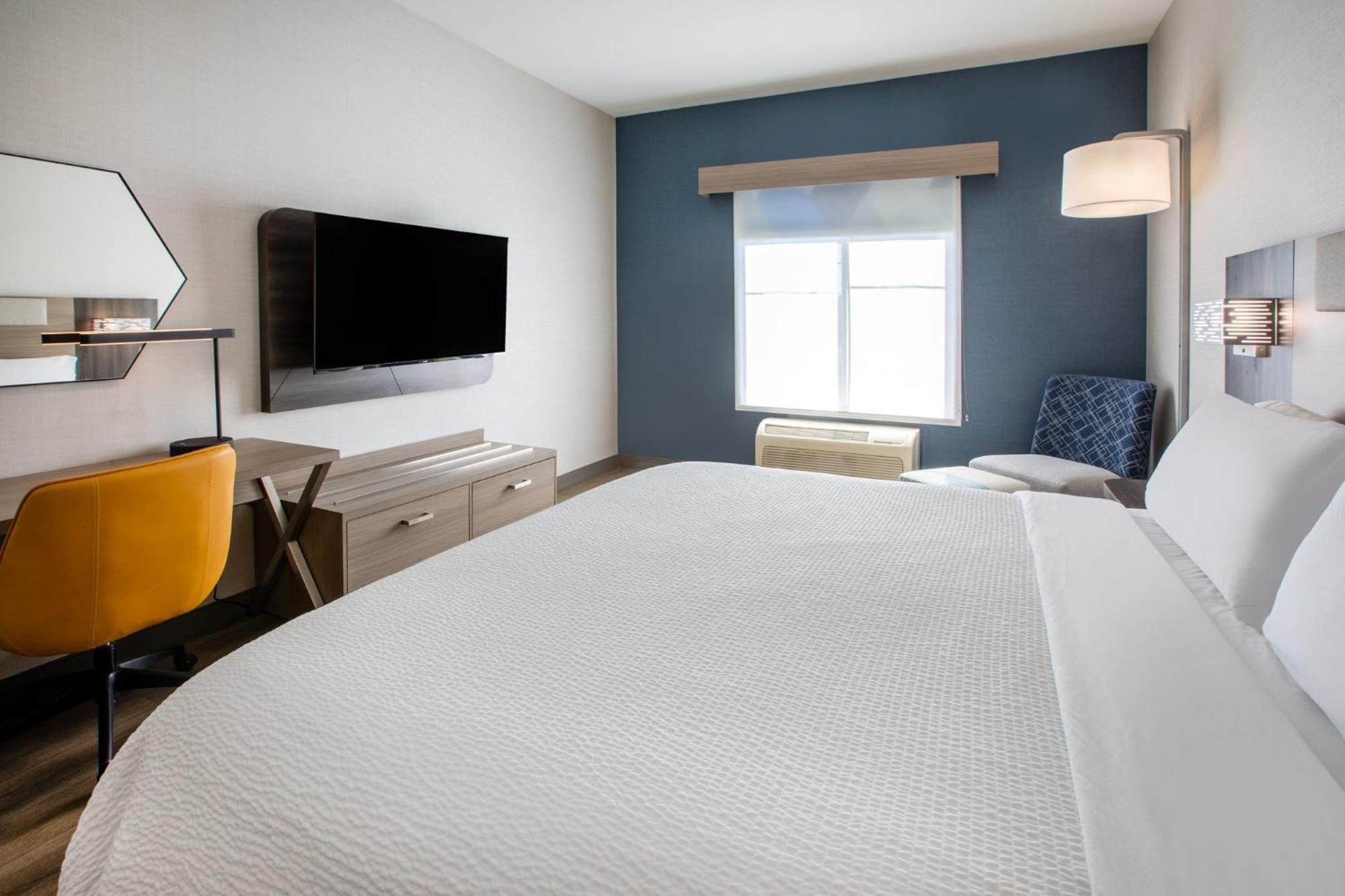 Express & By Ihg Hotel 2*