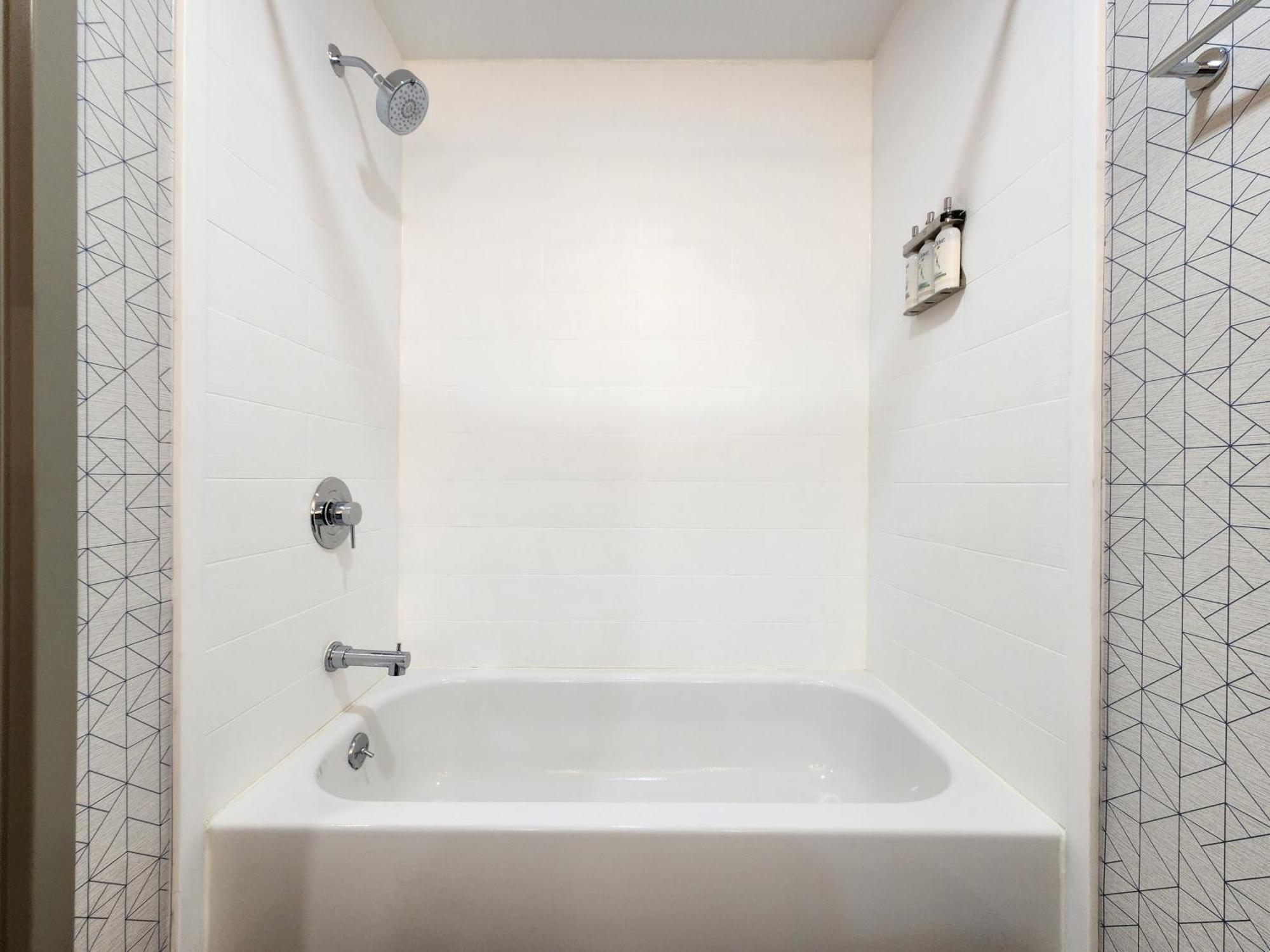 Hotel Express & By Ihg Lathrop