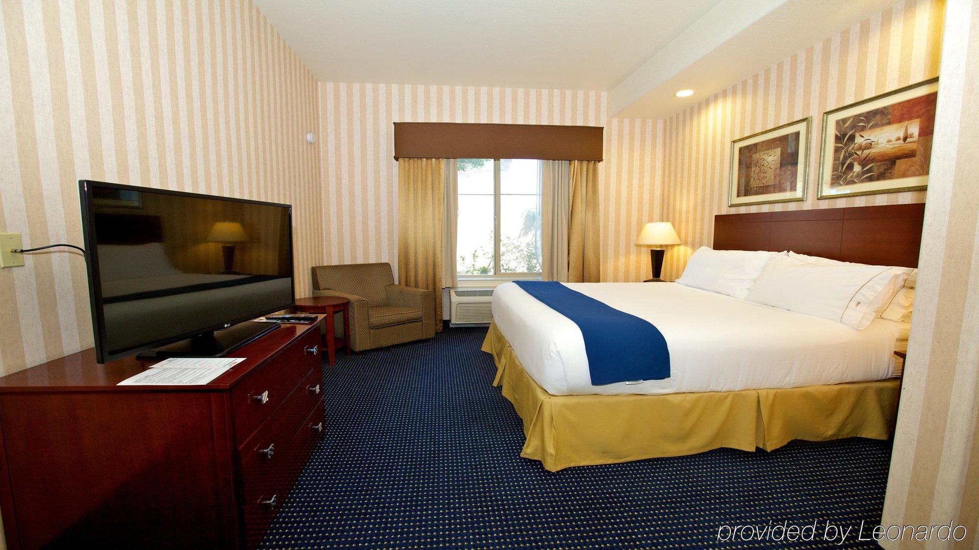 Express & By Ihg 2* Lathrop