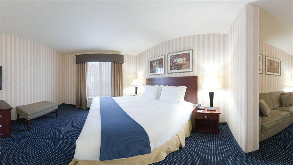 Express & By Ihg 2* Lathrop