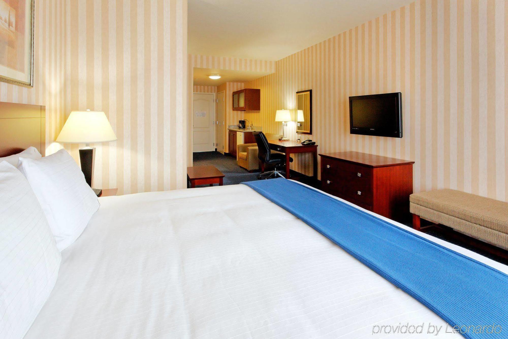 Express & By Ihg 2* Lathrop