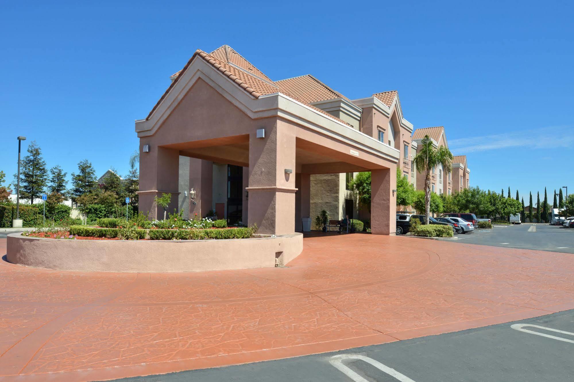 Hotel Express & By Ihg Lathrop