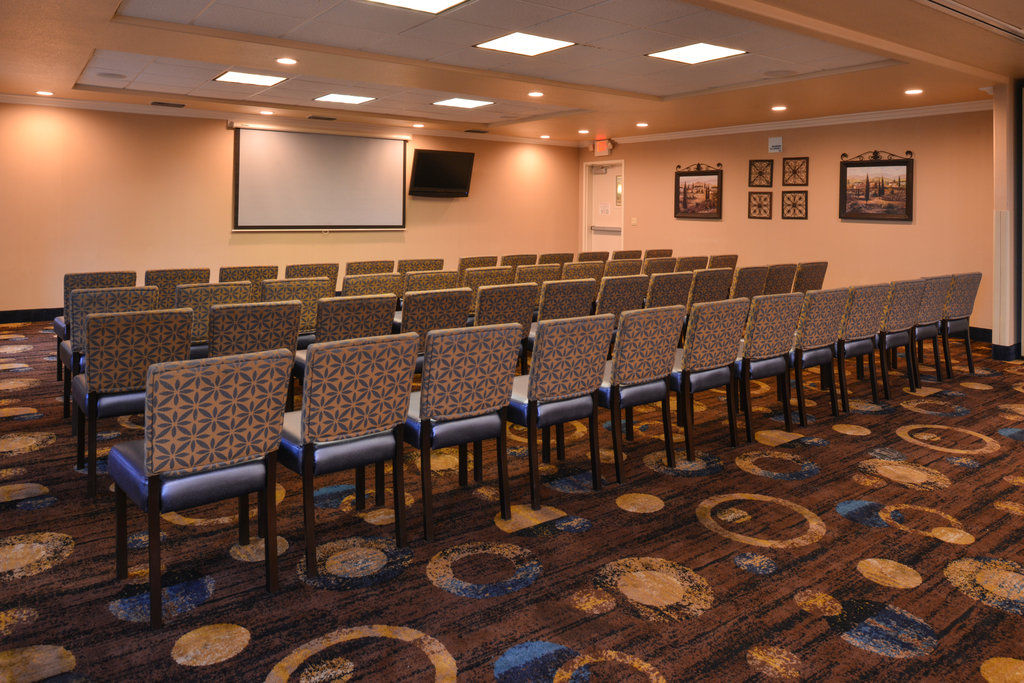 Express & By Ihg 2* Lathrop