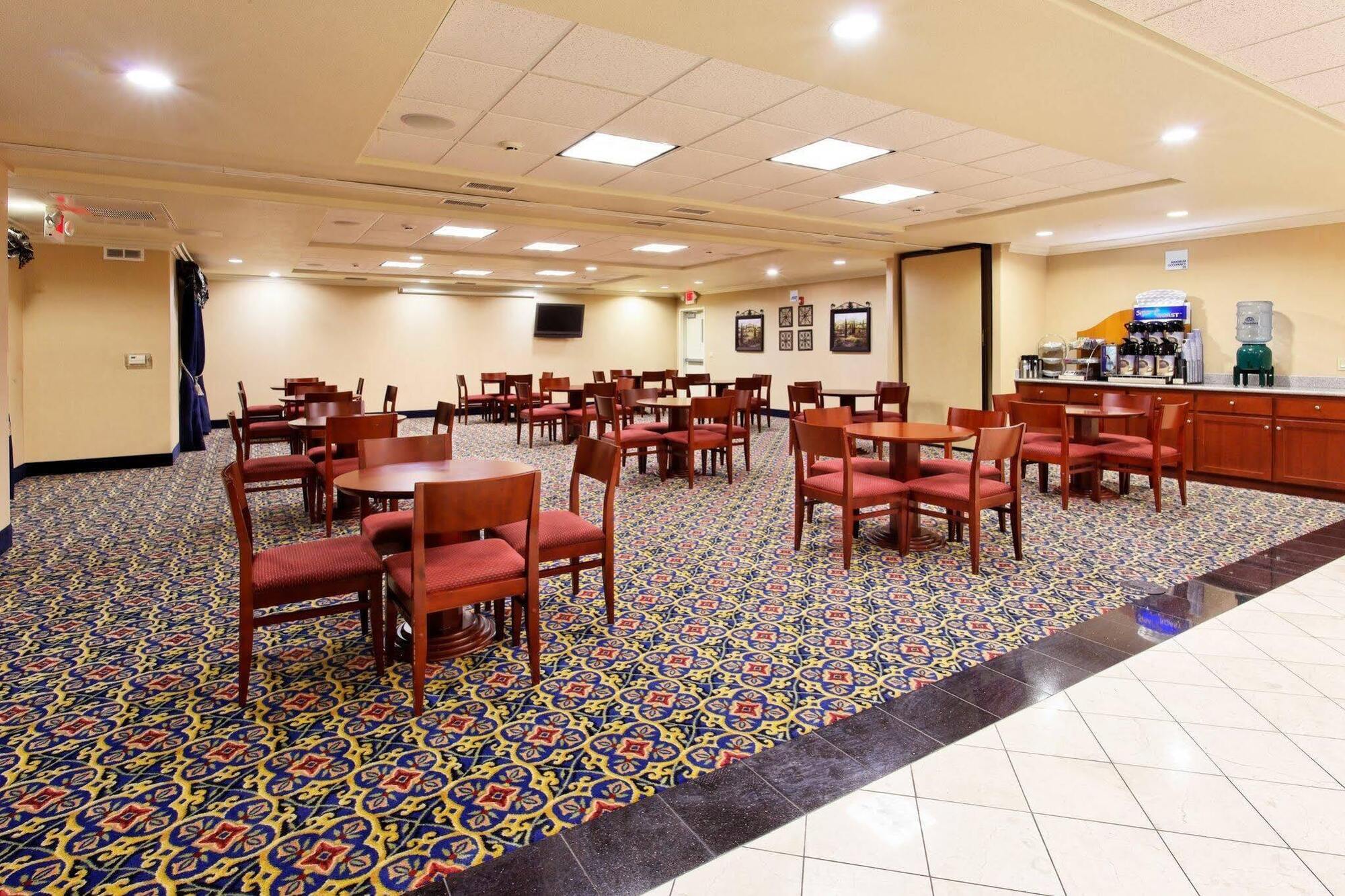 Hotel Express & By Ihg Lathrop