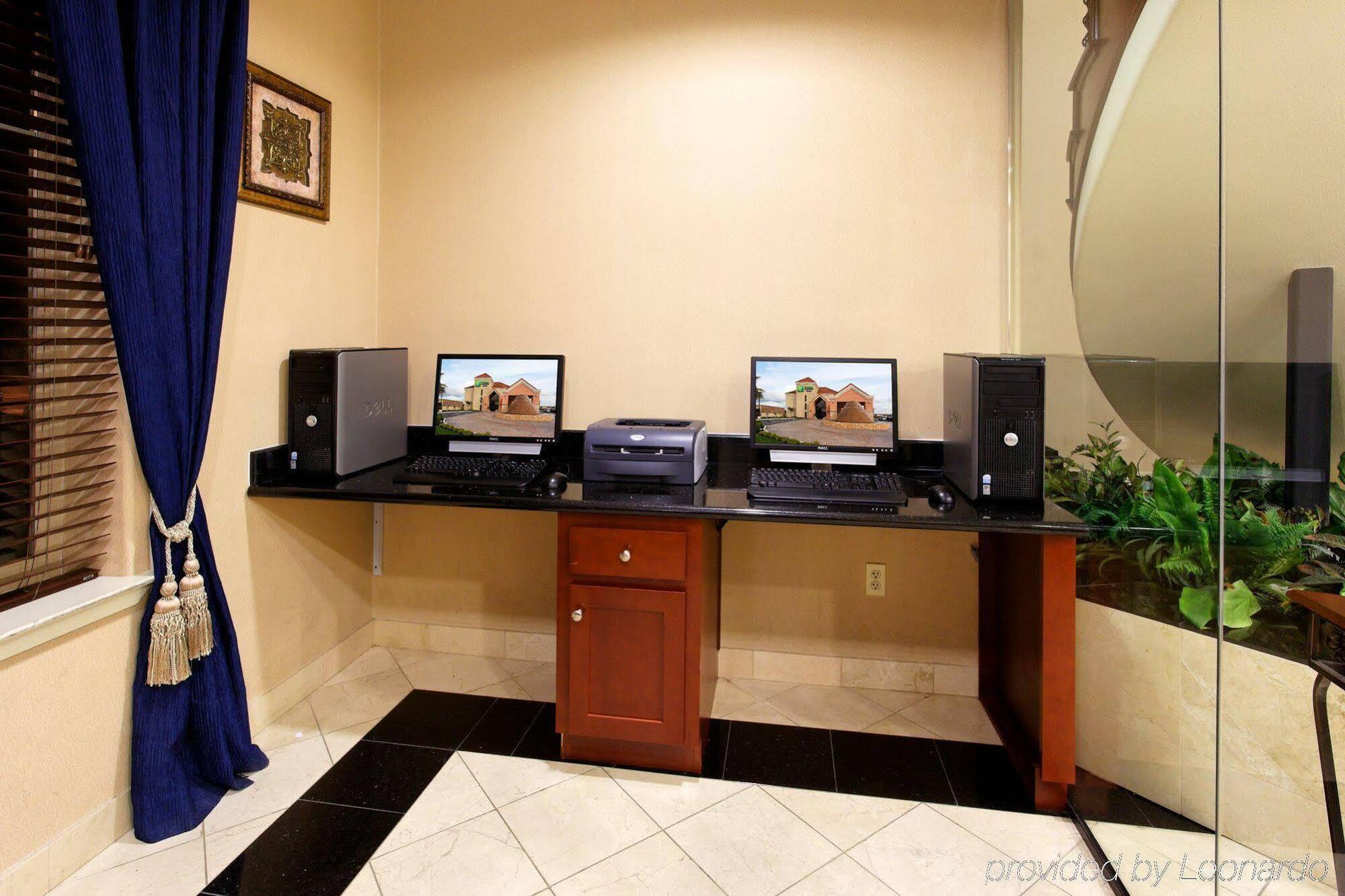 Hotel Express & By Ihg Lathrop
